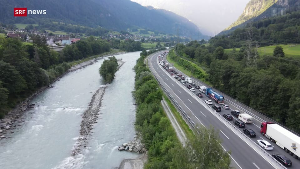Aus dem Archiv: Stau am Gotthard nach nationalem Ferienstart