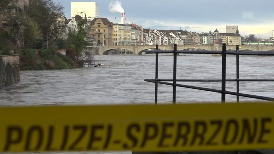 Der Rhein führt Hochwasser 