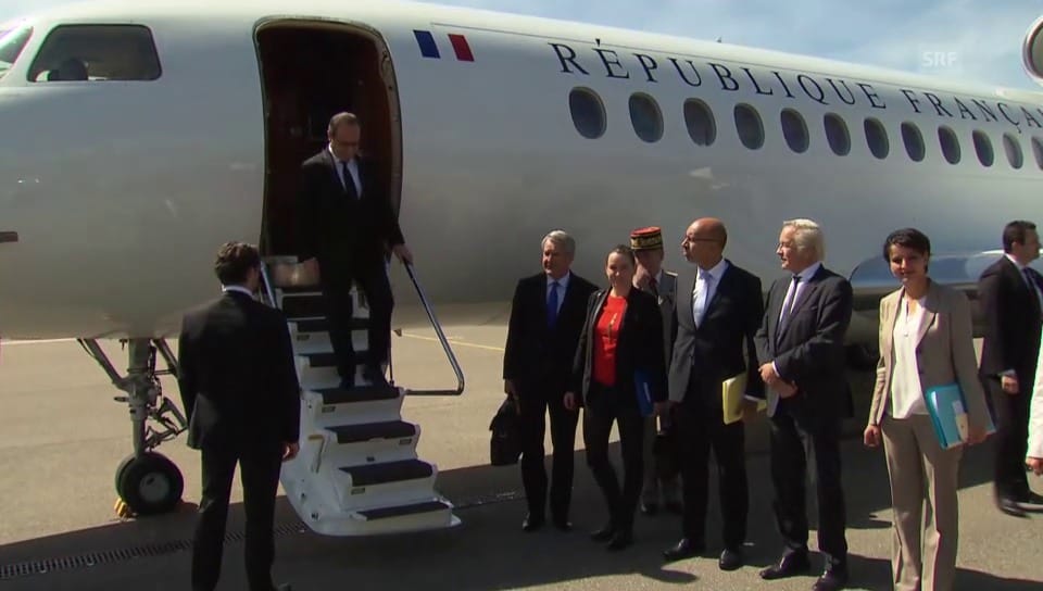 Präsident Hollande landet auf dem Flughafen Bern-Belp