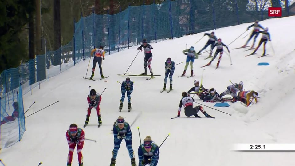 Massensturz im Skiathlon inklusive Stockbruch