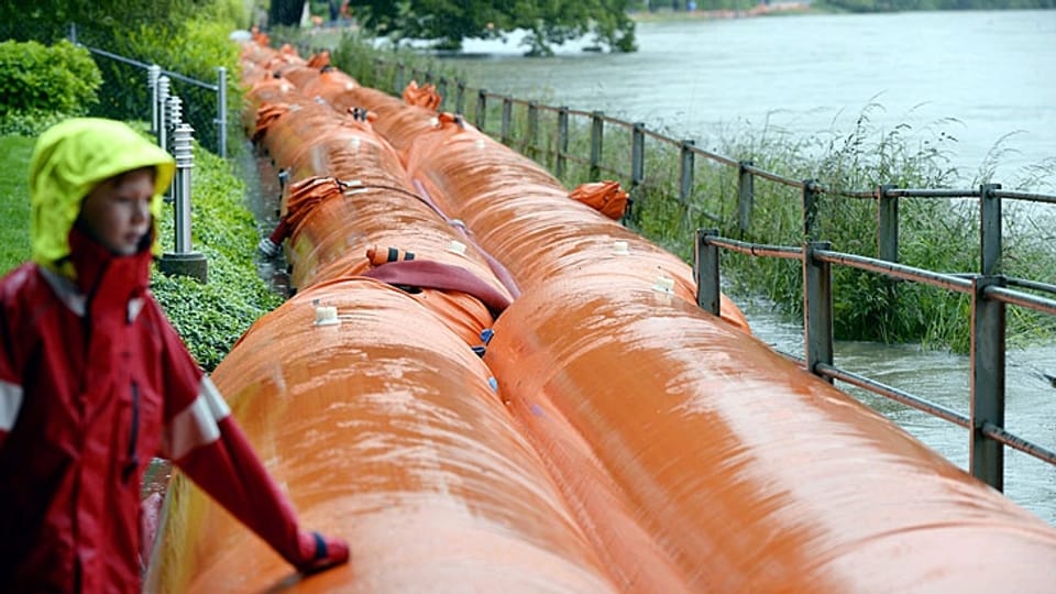 Auflasbare Schläuche gegen Hochwasser – Zofingen erhält ähnliches Material geschenkt