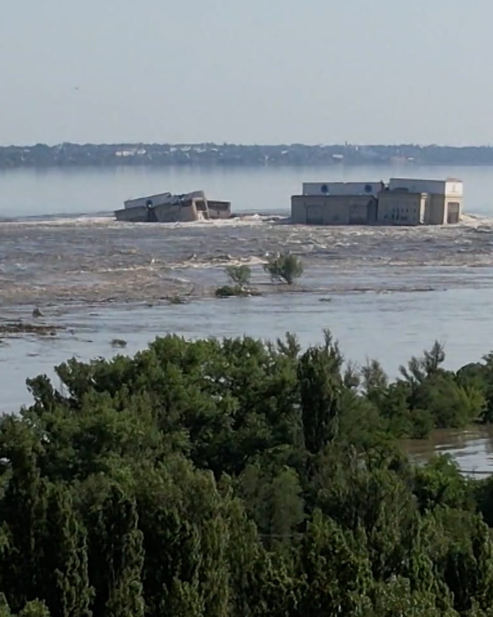 Staudamm in Ukraine gebrochen