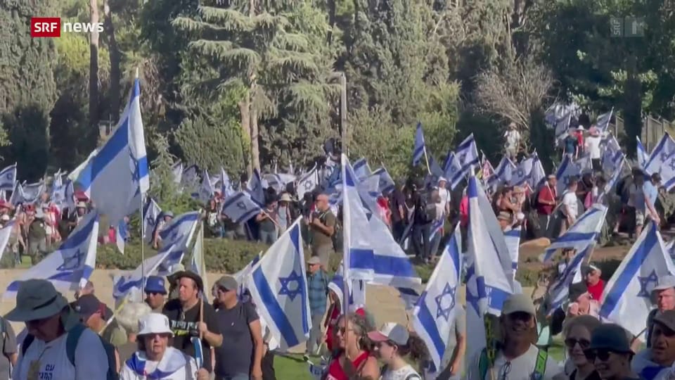 Justizreform in Israel – Zehntausende protestieren vor Parlamentsgebäude