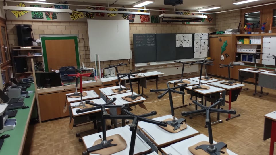 Plexiglas und Kanti-Prüfungen: Aargauer Schulen starten wieder
