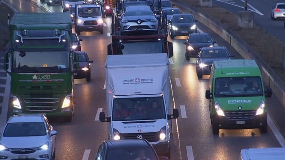 Streit um sechs Spuren: Was tun gegen den Verkehrskollaps?