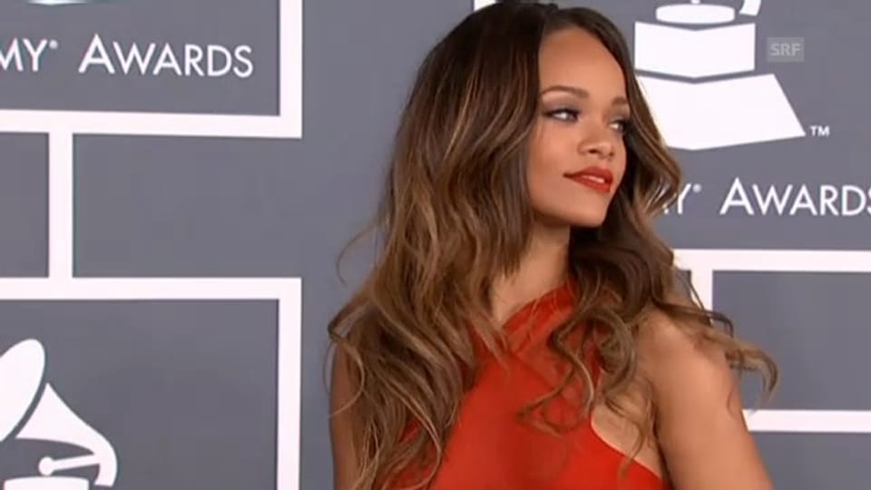 Rihanna und andere Promis bei den Grammys 2013