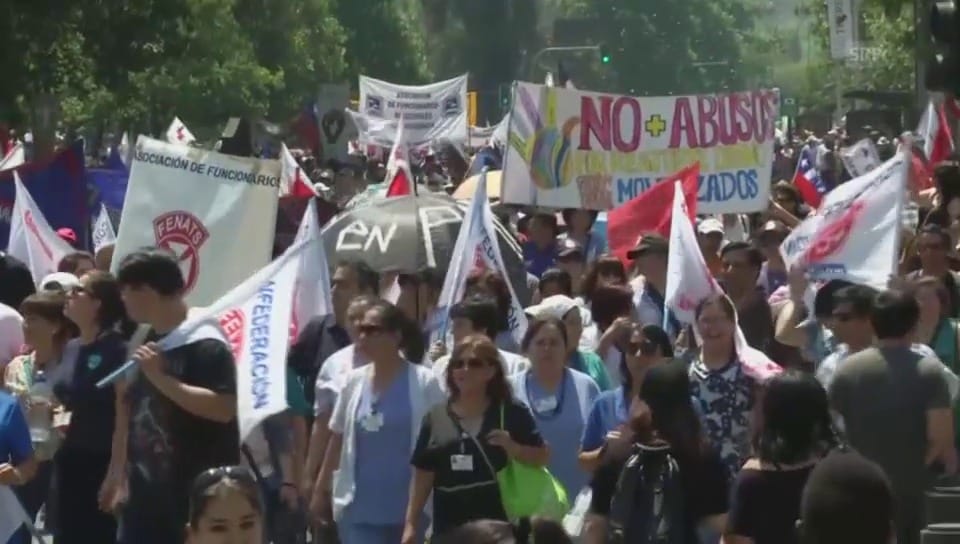 In Chile geraten Polizei und Demonstranten aneinander