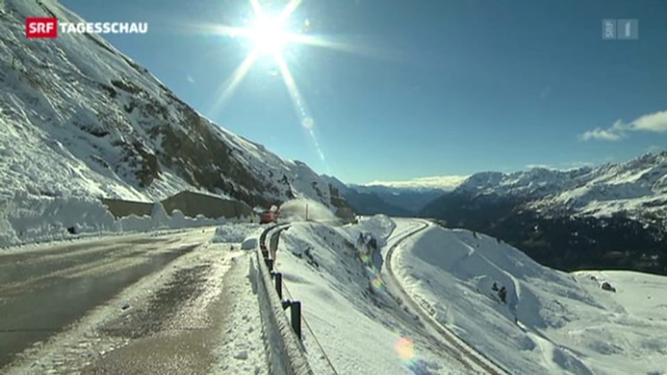 Schnee blockiert den Gotthard-Pass