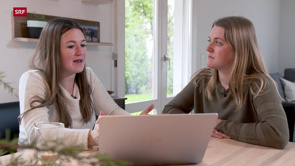 «Das holst du nie mehr auf»: Corinne Brecher (links) berät ihre Freundin zur Altersvorsorge.