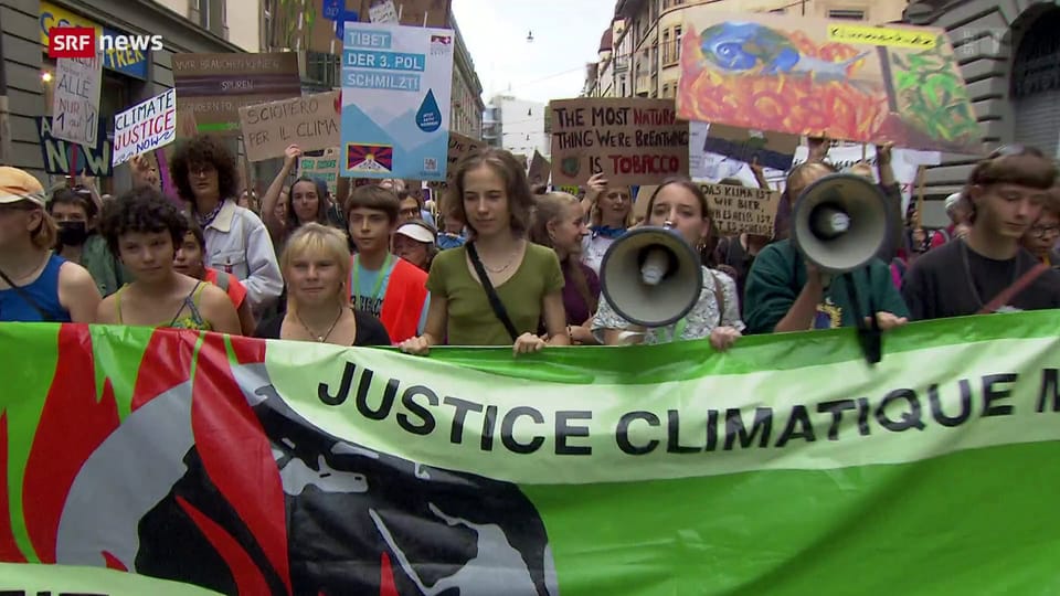 Zehntausende gehen in Bern für mehr Klimaschutz auf die Strasse