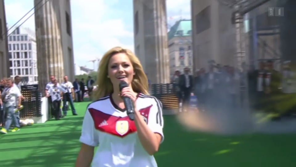 Sexy Empfang: Helene Fischer besingt die Fussball-Weltmeister