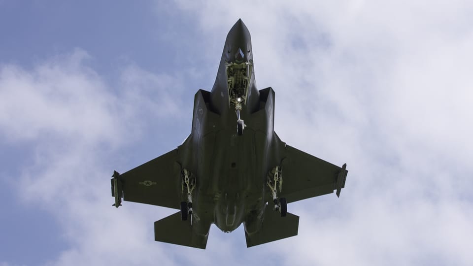 Airbus oder Boeing sind enttäuscht, dass es der F-35-Kampfjet von Lockheed Martin sein soll.