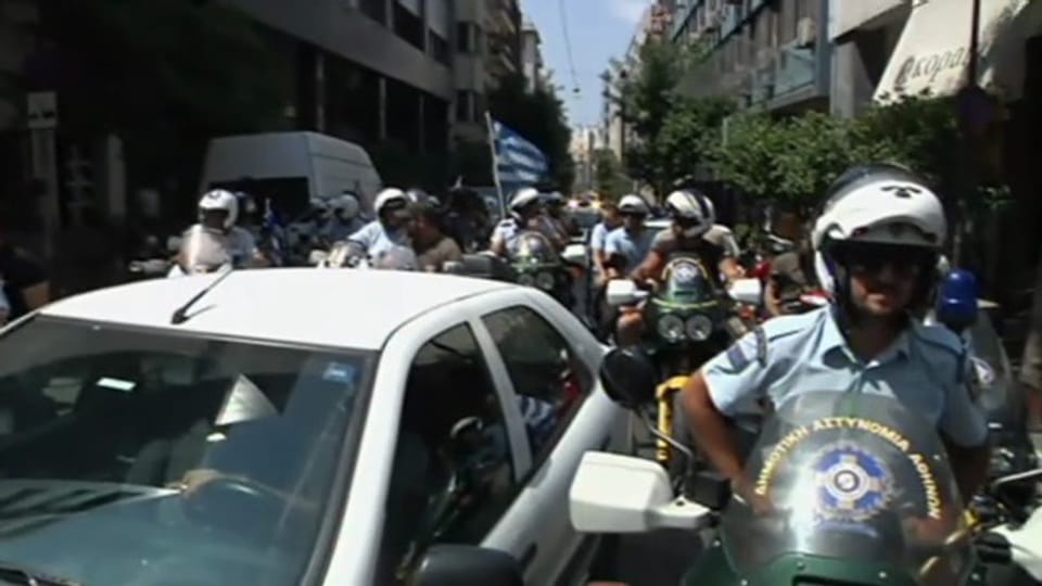 Griechen protestieren gegen Entlassungen (unkommentiert)