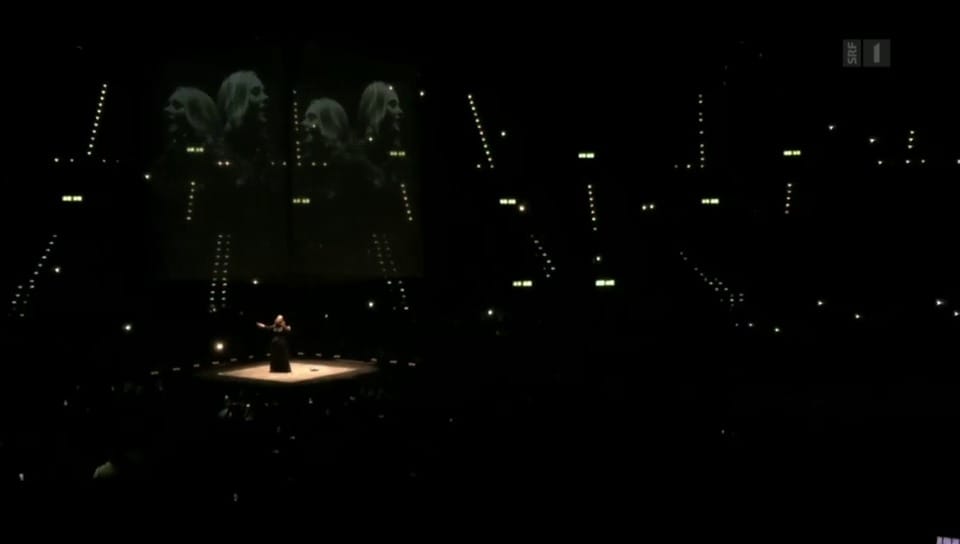 Zürcher Publikum singt für Adele