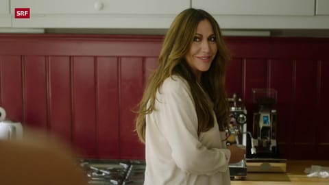 Film mit Audiodeskription Frühling Das Mädchen hinter der Tür mit