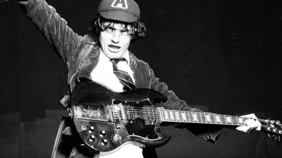 «Rock in Frieden» - Erster AC/DC-Drummer Colin Burgess verstorben ...