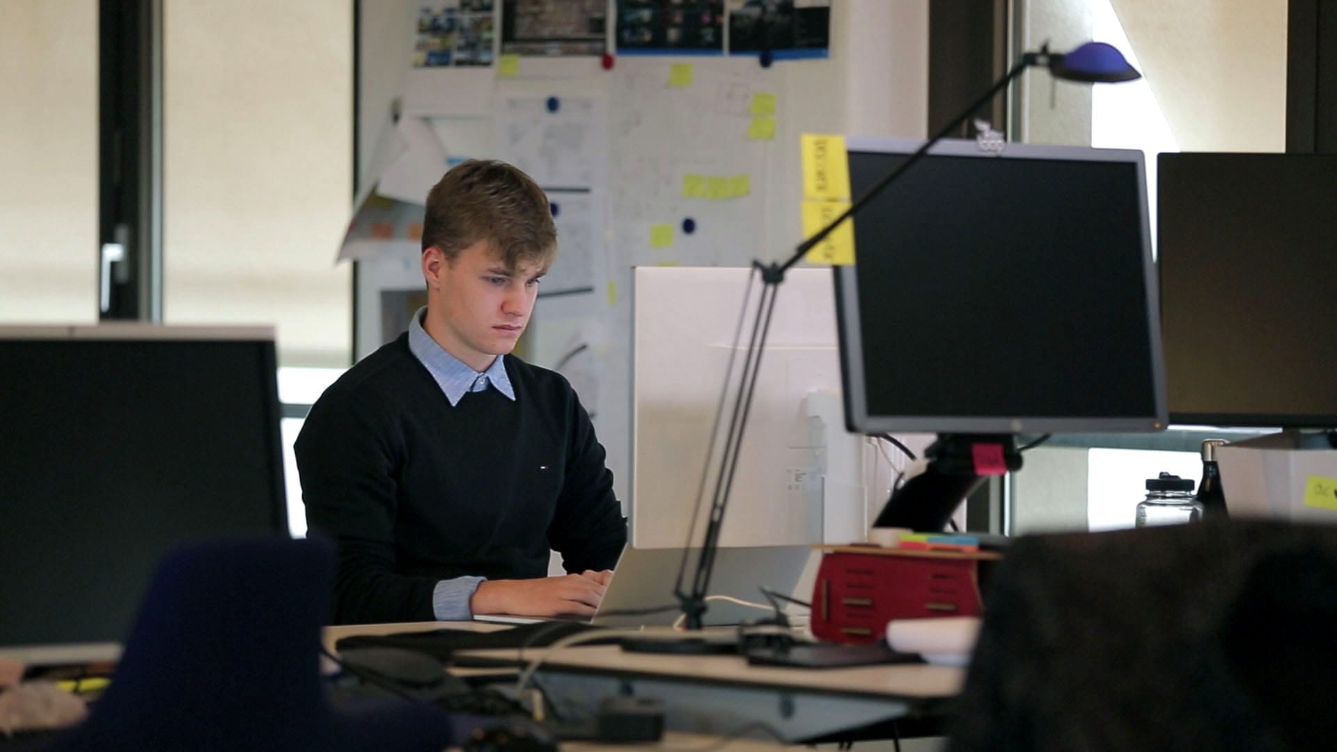 Berufsbilder aus der Schweiz - Informatiker EFZ - Play SRF