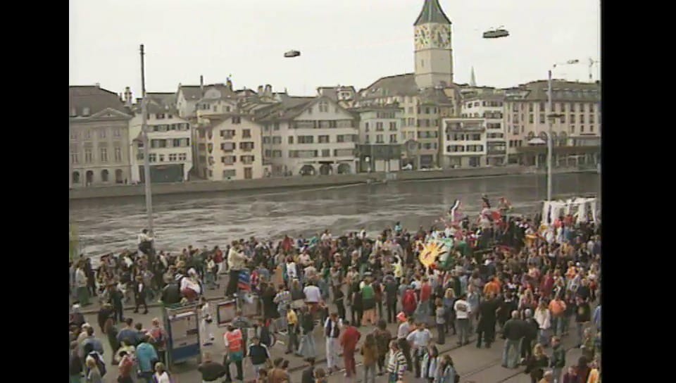 Tagesschau Grosse TechnoParty Street Parade Play SRF