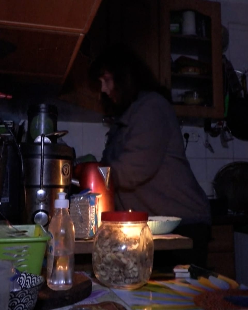 SRF News Videos Wie Kiew im Dunkeln lebt Play SRF