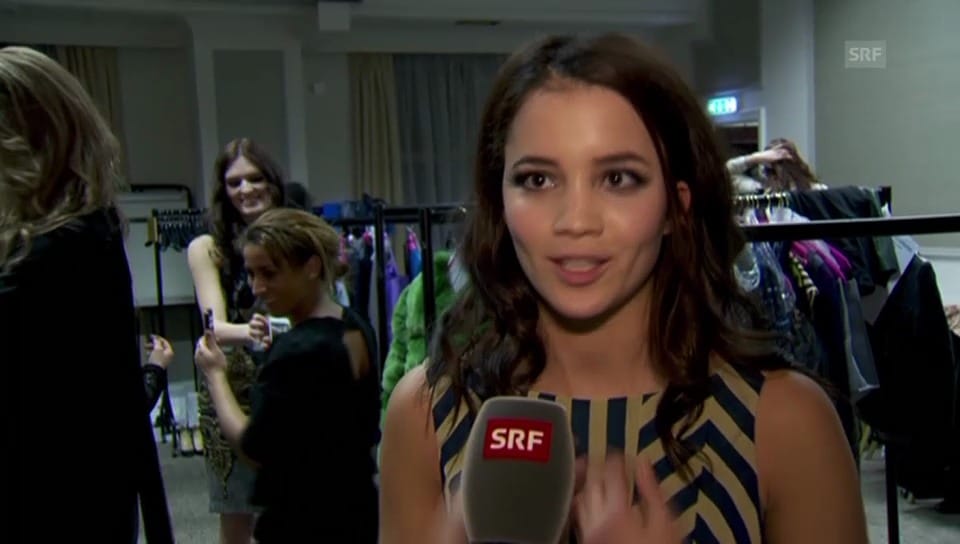 Schweiz Whitney Toyloy ExMiss gibt in London Glanz