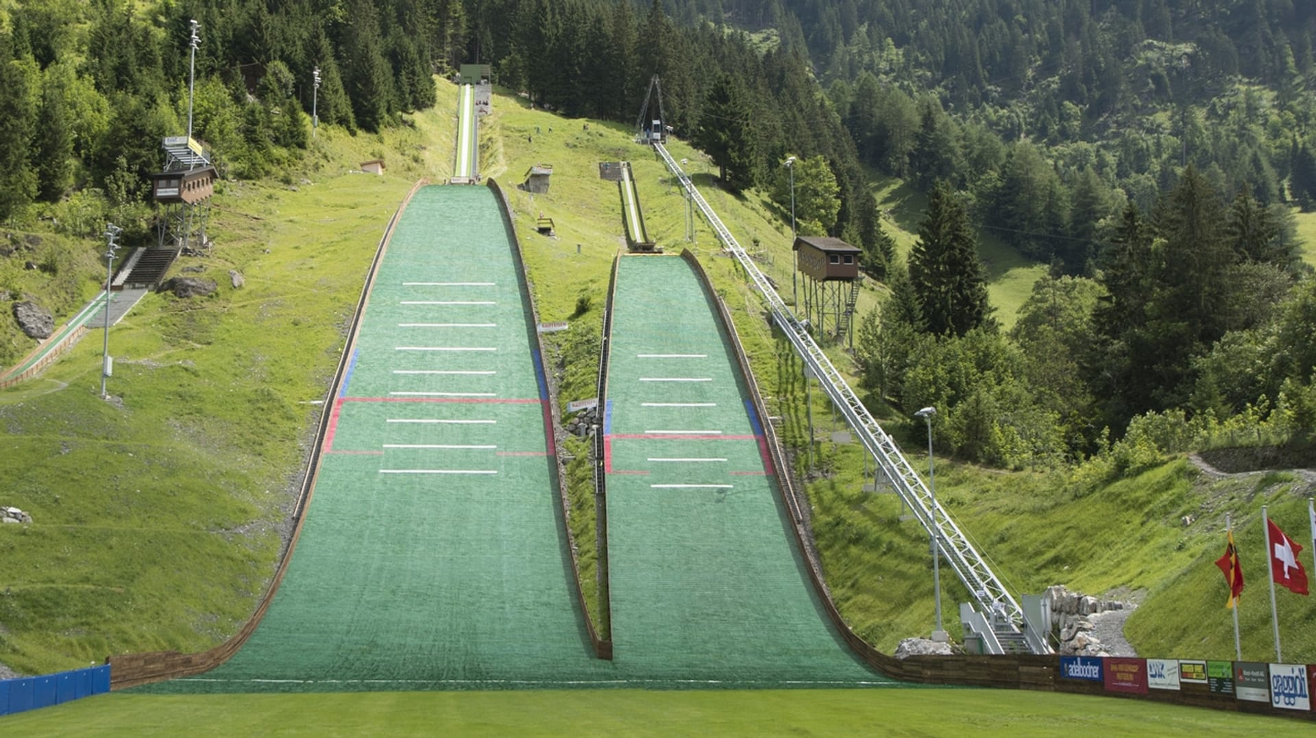Kandersteg High Ropes Nordic Arena Kandersteg - Neue Schanze für Skisprung-Nachwuchs - News - SRF