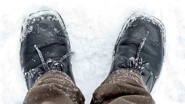 Der Kampf gegen Salzränder - Schuhpflege im Winter