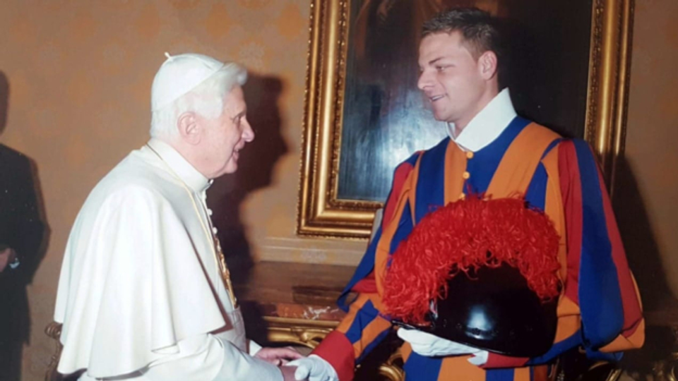 Anteriur gardist Corsin Kofler sa regorda dal Papa Benedetg XVI.