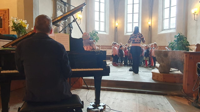 Project per novas chanzuns rumantschas d'uffants