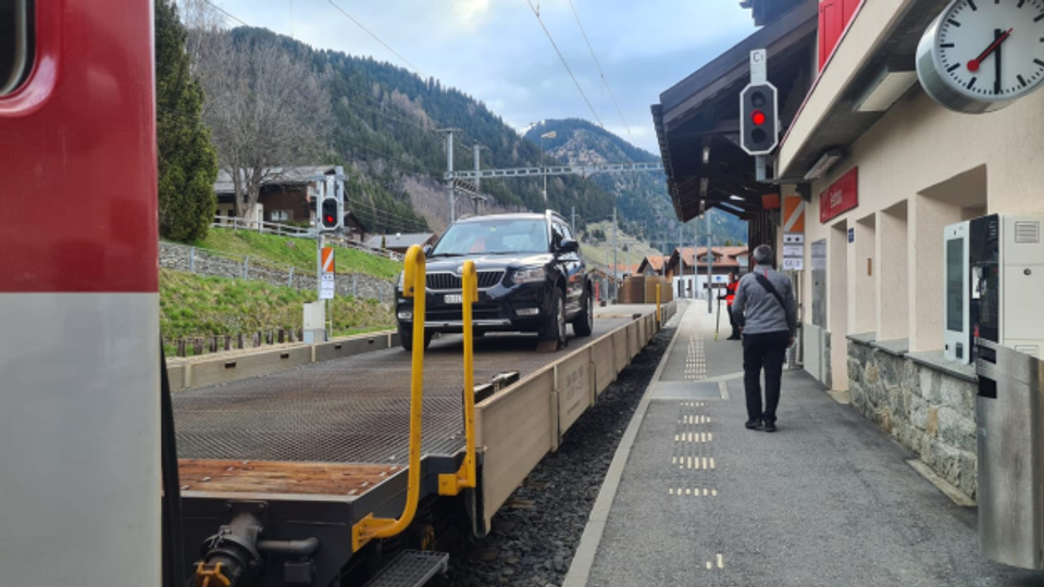 Transport d'autos sur l'Alpsu: L'ultim viadi cun tren