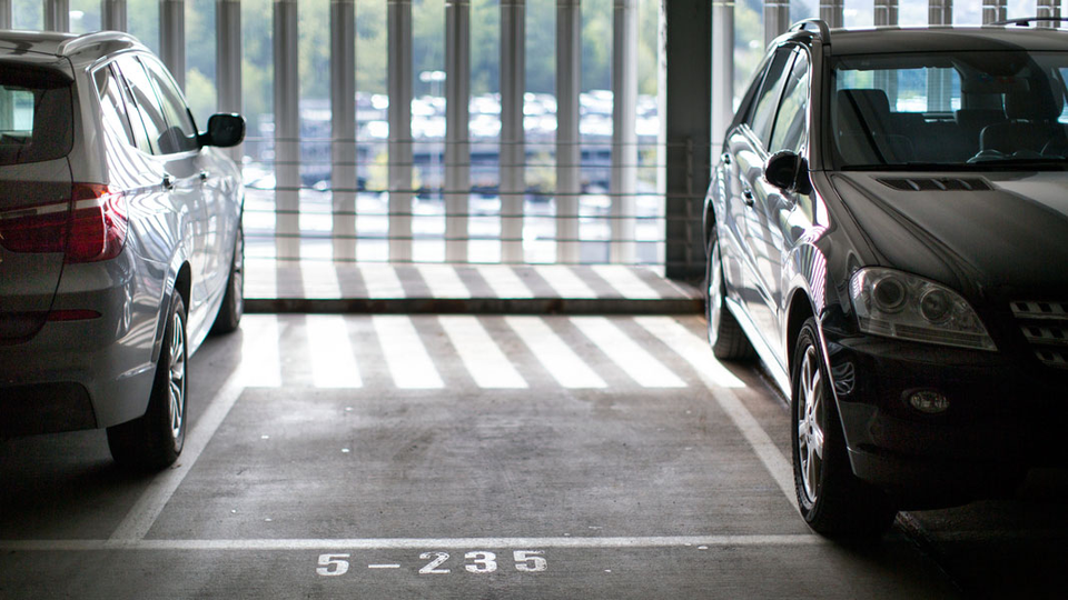 «Espresso Aha!» Wie breit muss ein Parkplatz sein? Kassensturz Espresso SRF
