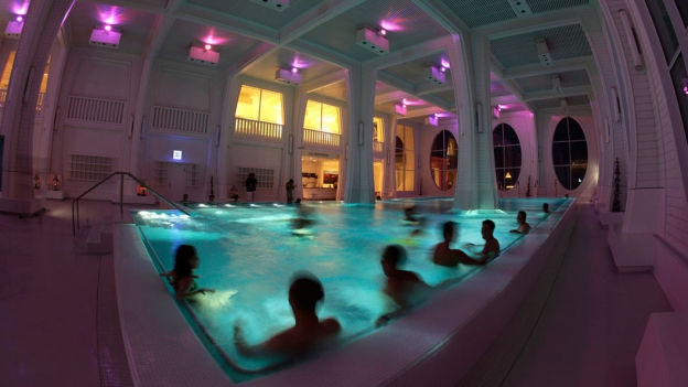 Familie Und Freizeit Tamina Therme Erfindet Neue Feiertage Und Der Preis Steigt Kassensturz Espresso Srf