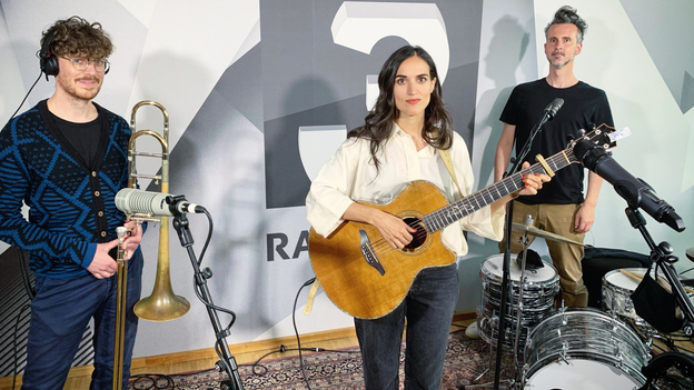 Everything Is On Fire Punkt Ch Live Session Mit Lea Lu Radio Play Srf
