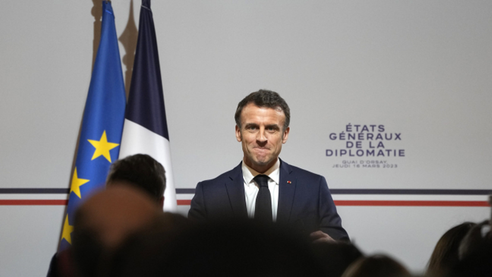 Frankreich drückt umstrittene Rentenreform durch