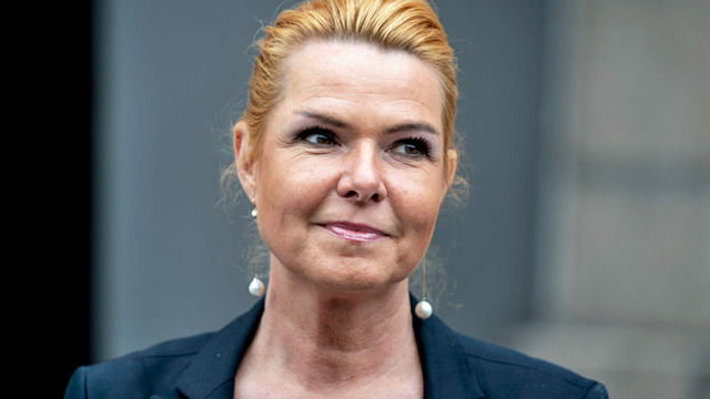 Aus dem Archiv: Dänische Ex-Ministerin steht vor Gericht