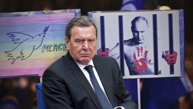 Aus dem Archiv: «Der Druck auf Gerhard Schröder ist enorm geworden»
